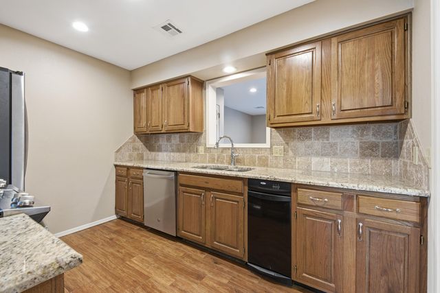 31990 S 624 Place H11, Grove, OK 74344