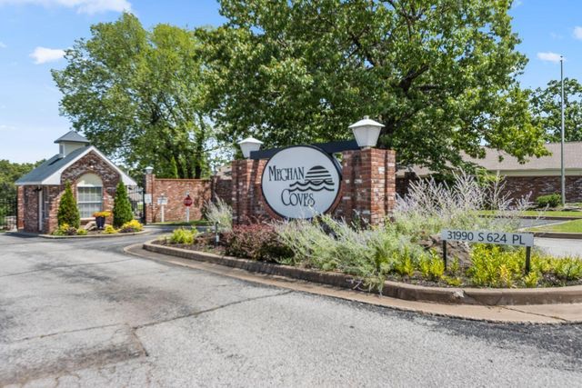 31990 S 624 Place H11, Grove, OK 74344