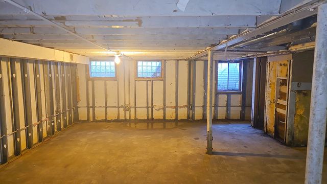 4951 Crest Court, Country Club Hills, IL 60478