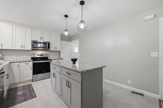 717 S Waverly Dr, Wichita, KS 67218