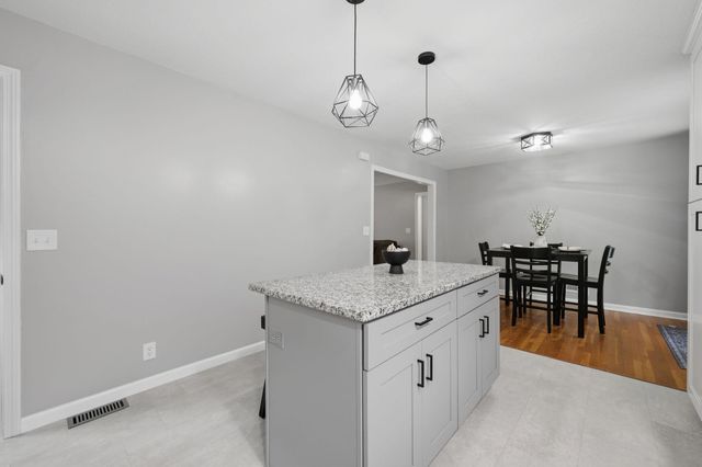 717 S Waverly Dr, Wichita, KS 67218
