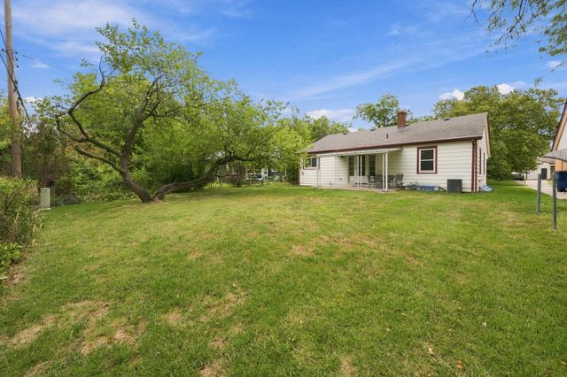 717 S Waverly Dr, Wichita, KS 67218