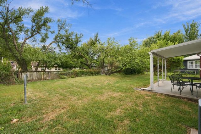 717 S Waverly Dr, Wichita, KS 67218