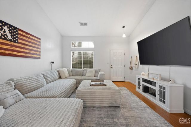 1113 Invermay Street, Bakersfield, CA 93312