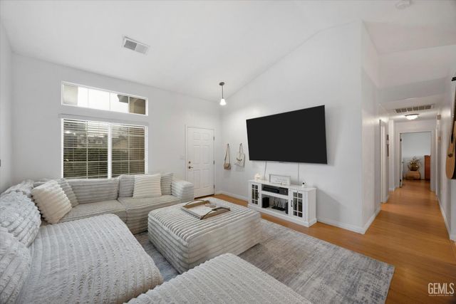 1113 Invermay Street, Bakersfield, CA 93312