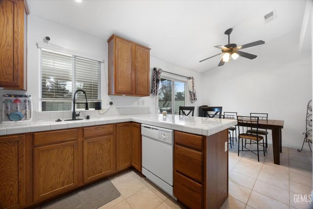 1113 Invermay Street, Bakersfield, CA 93312