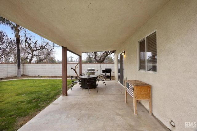 1113 Invermay Street, Bakersfield, CA 93312