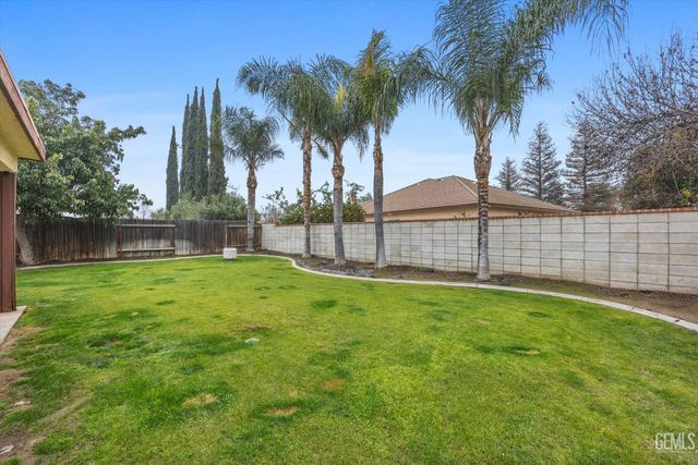 1113 Invermay Street, Bakersfield, CA 93312