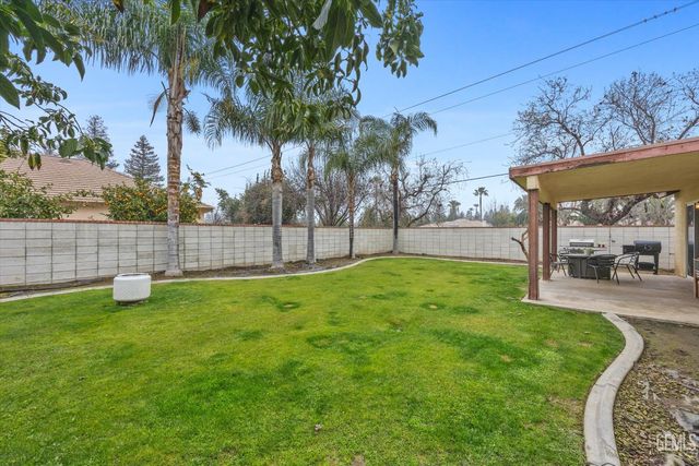 1113 Invermay Street, Bakersfield, CA 93312