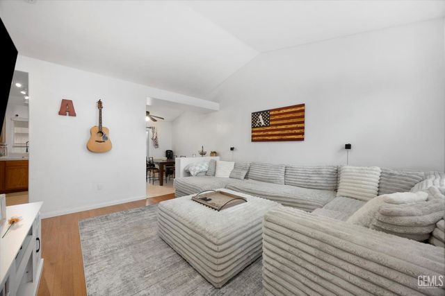 1113 Invermay Street, Bakersfield, CA 93312