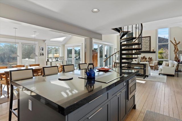 61 Seabreeze Lane, Amagansett, NY 11930