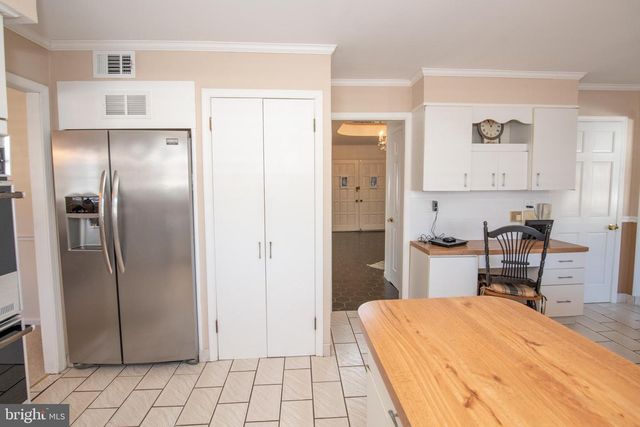 233 LAMPLIGHTER LN, Huntingdon Valley, PA 19006