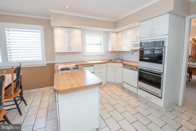 233 LAMPLIGHTER LN, Huntingdon Valley, PA 19006