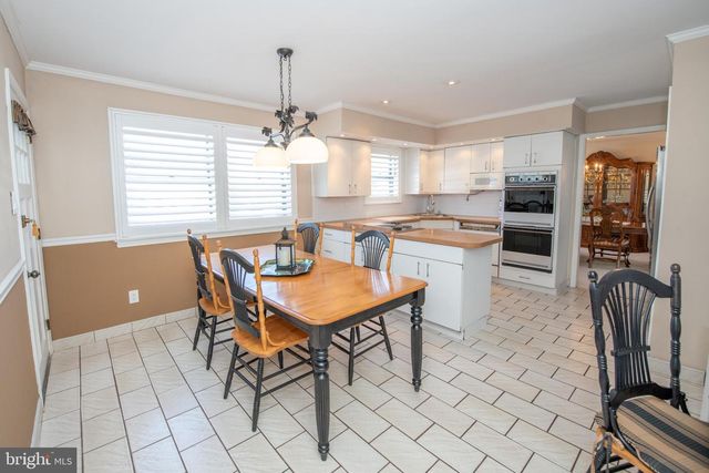 233 LAMPLIGHTER LN, Huntingdon Valley, PA 19006