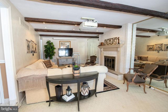 233 LAMPLIGHTER LN, Huntingdon Valley, PA 19006