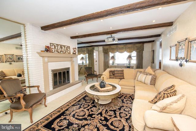 233 LAMPLIGHTER LN, Huntingdon Valley, PA 19006