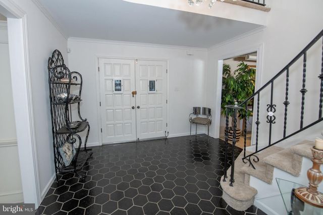 233 LAMPLIGHTER LN, Huntingdon Valley, PA 19006