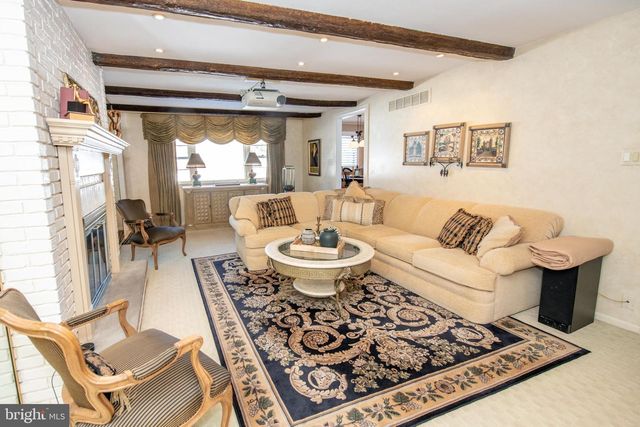 233 LAMPLIGHTER LN, Huntingdon Valley, PA 19006