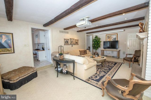 233 LAMPLIGHTER LN, Huntingdon Valley, PA 19006