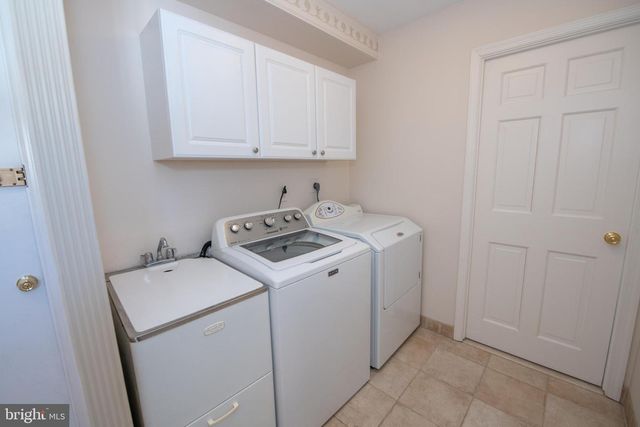 233 LAMPLIGHTER LN, Huntingdon Valley, PA 19006