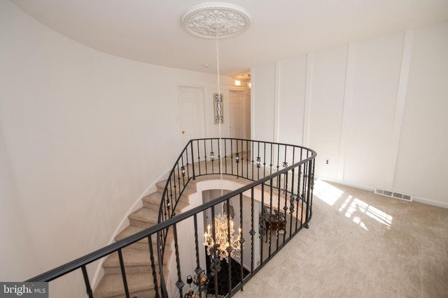 233 LAMPLIGHTER LN, Huntingdon Valley, PA 19006