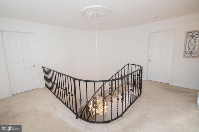 233 LAMPLIGHTER LN, Huntingdon Valley, PA 19006