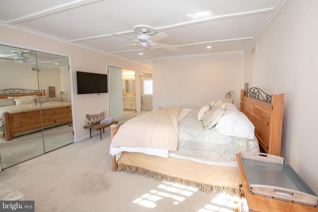 233 LAMPLIGHTER LN, Huntingdon Valley, PA 19006