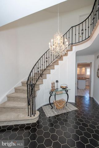 233 LAMPLIGHTER LN, Huntingdon Valley, PA 19006