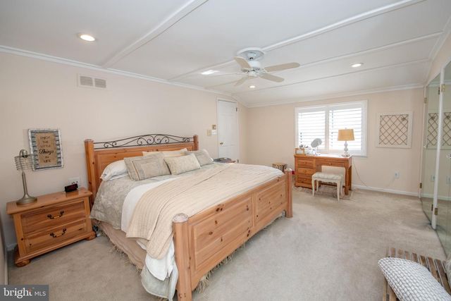 233 LAMPLIGHTER LN, Huntingdon Valley, PA 19006