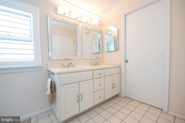 233 LAMPLIGHTER LN, Huntingdon Valley, PA 19006