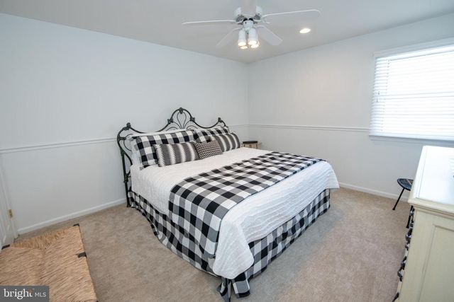 233 LAMPLIGHTER LN, Huntingdon Valley, PA 19006