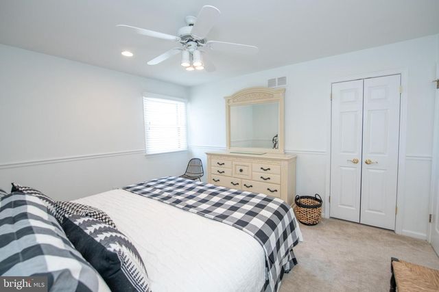 233 LAMPLIGHTER LN, Huntingdon Valley, PA 19006