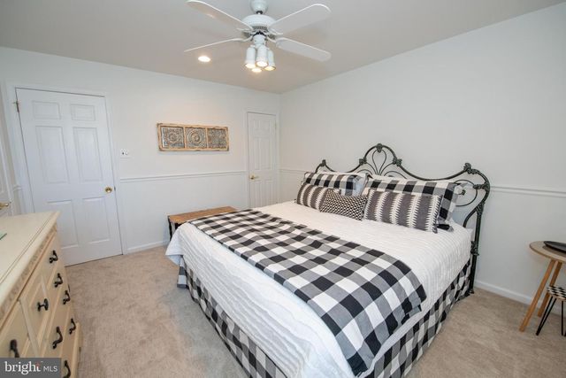 233 LAMPLIGHTER LN, Huntingdon Valley, PA 19006