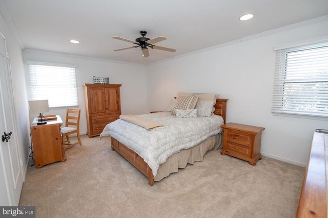 233 LAMPLIGHTER LN, Huntingdon Valley, PA 19006