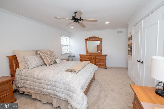 233 LAMPLIGHTER LN, Huntingdon Valley, PA 19006