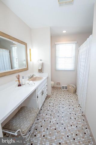 233 LAMPLIGHTER LN, Huntingdon Valley, PA 19006