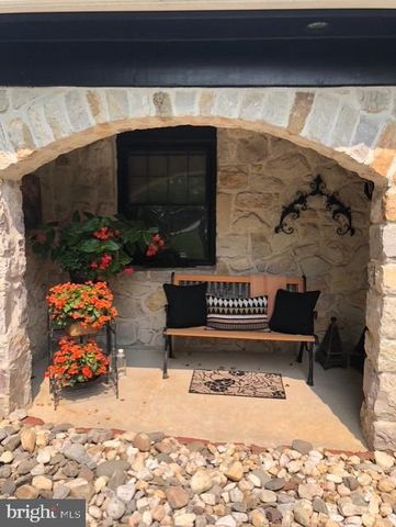 233 LAMPLIGHTER LN, Huntingdon Valley, PA 19006