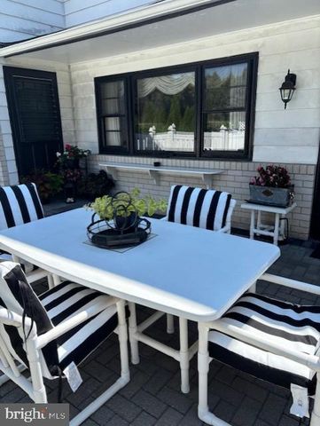 233 LAMPLIGHTER LN, Huntingdon Valley, PA 19006