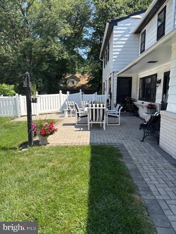 233 LAMPLIGHTER LN, Huntingdon Valley, PA 19006