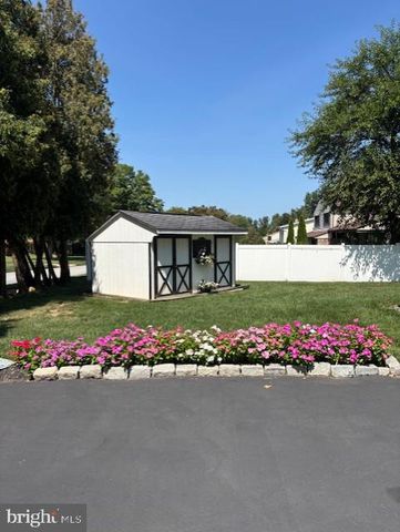 233 LAMPLIGHTER LN, Huntingdon Valley, PA 19006