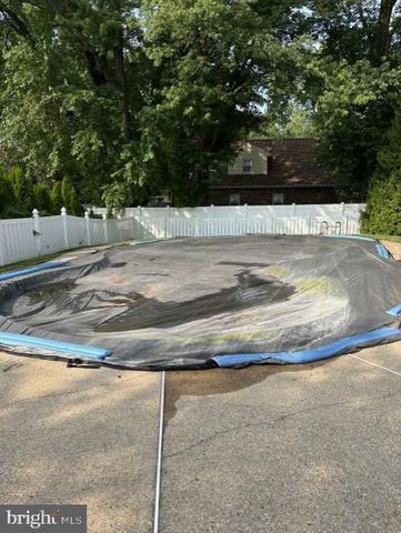 233 LAMPLIGHTER LN, Huntingdon Valley, PA 19006