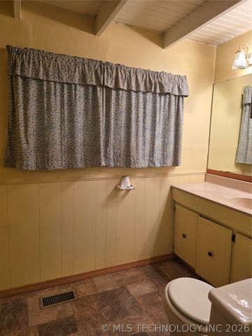 20453 E Whipperwill Road, Tahlequah, OK 74464