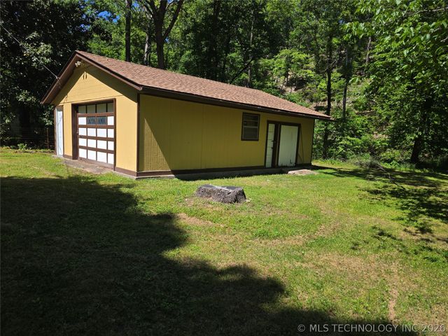 20453 E Whipperwill Road, Tahlequah, OK 74464