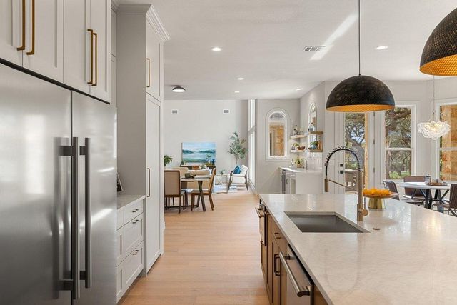 999 Enchanted Oaks DR, Driftwood, TX 78619