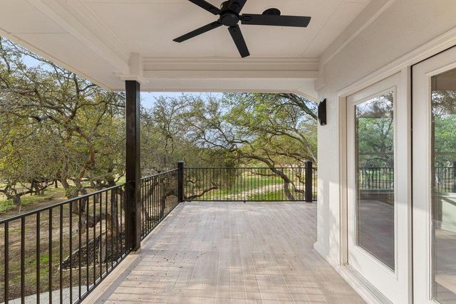 999 Enchanted Oaks DR, Driftwood, TX 78619