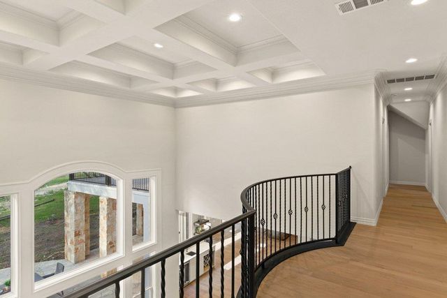 999 Enchanted Oaks DR, Driftwood, TX 78619