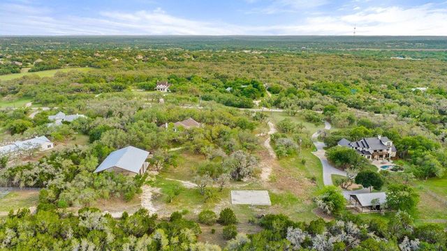999 Enchanted Oaks DR, Driftwood, TX 78619