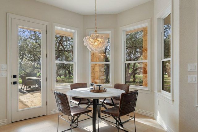 999 Enchanted Oaks DR, Driftwood, TX 78619