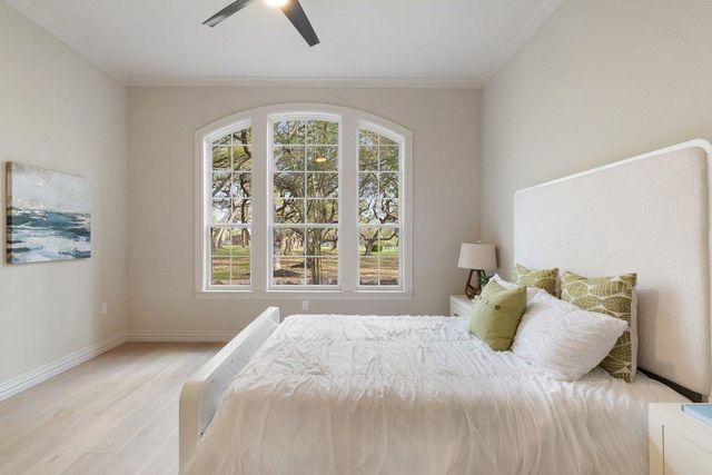 999 Enchanted Oaks DR, Driftwood, TX 78619