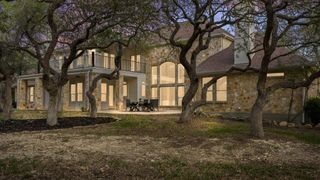 999 Enchanted Oaks DR, Driftwood, TX 78619